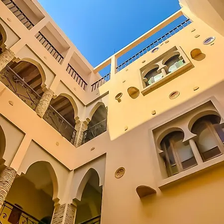Blick in den ruhigen Innenhof der Retreat-Unterkunft in Tamraght