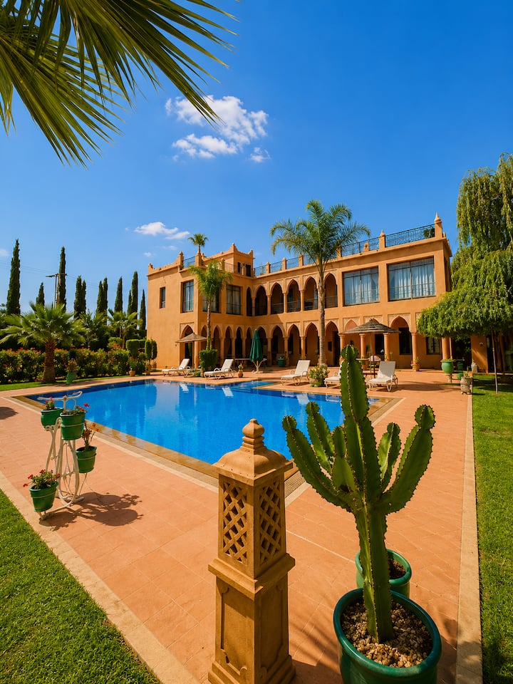 Villa & Pool