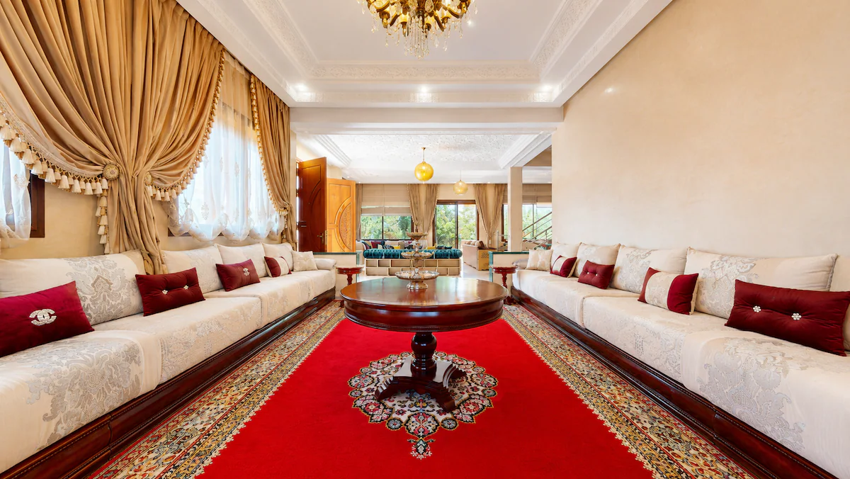 Großer geschützter Salon der Villa Amroth
