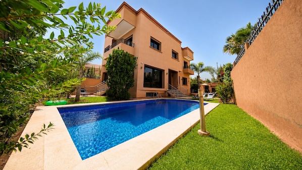 Villa & Pool
